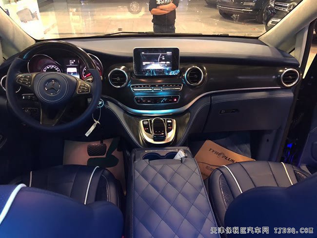 2018款奔馳V250中東版 6座//小桌板/航空座椅現(xiàn)車65.5萬