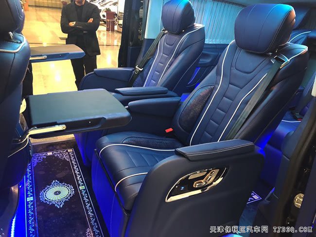 2018款奔馳V250中東版 6座//小桌板/航空座椅現(xiàn)車65.5萬