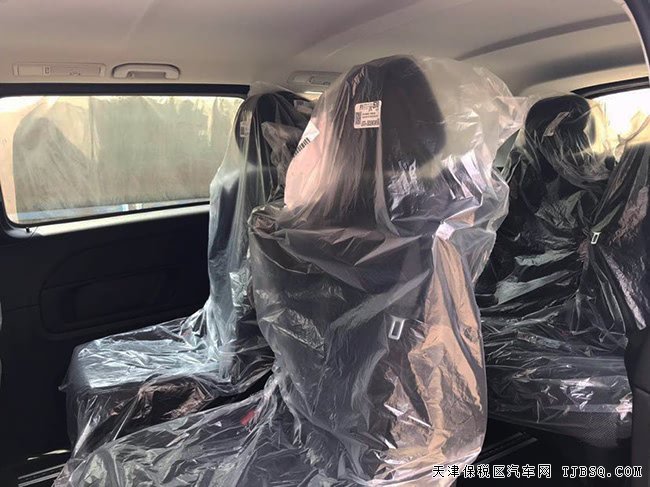 18款奔馳V250中東版 金屬漆/7座/雙電動(dòng)門現(xiàn)車45萬盡享