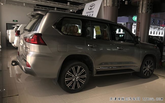 平行進(jìn)口車?yán)卓怂_斯LX570中東版 18款鉑金版現(xiàn)車143萬購
