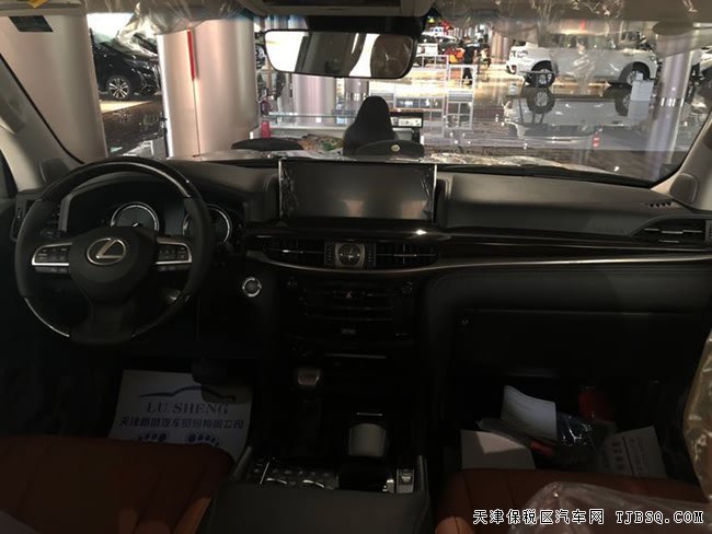 平行進(jìn)口車?yán)卓怂_斯LX570中東版 18款鉑金版現(xiàn)車143萬購