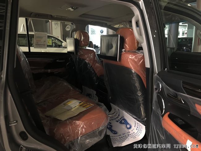 平行進(jìn)口車?yán)卓怂_斯LX570中東版 18款鉑金版現(xiàn)車143萬購