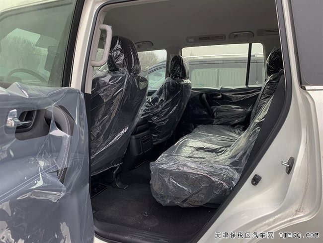 2019款日產(chǎn)途樂Y62中東版 18輪/7座/冰箱/后差現(xiàn)車42萬