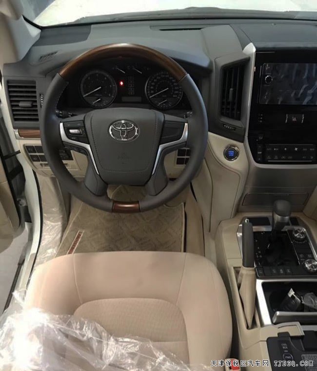 2018款豐田酷路澤4500中東版 柴油版現(xiàn)車優(yōu)惠專享