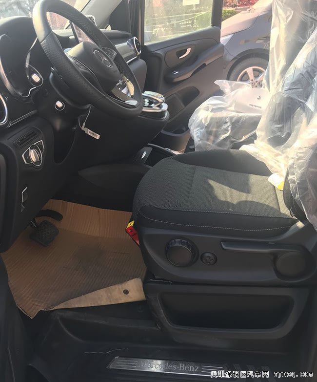 2018款奔馳V250中東版 17輪/LED大燈/電動門現(xiàn)車45.8萬