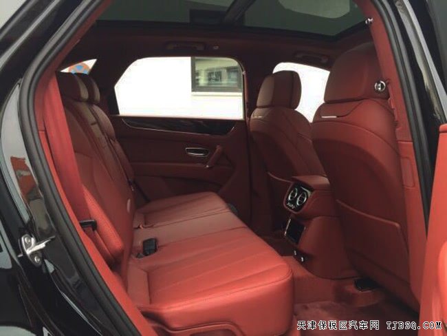2018款賓利添越6.0T汽油版 全景/20輪/舒適包現(xiàn)車330萬