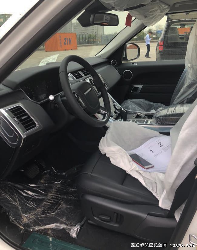 18款路虎攬勝運(yùn)動(dòng)汽油版 19輪/全景天窗/電吸現(xiàn)車(chē)80.5萬(wàn)
