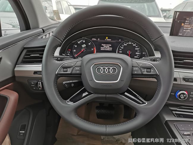平行進口車18款奧迪Q7歐規(guī)版 5座/18輪/全景現(xiàn)車52.5萬