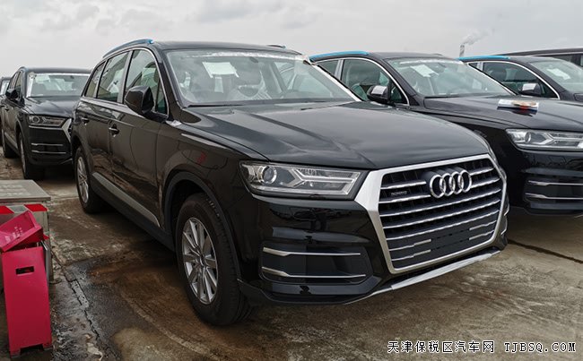 19款?yuàn)W迪Q7歐規(guī)版2.0T 18輪/全景天窗/電尾門現(xiàn)車50.8萬(wàn)