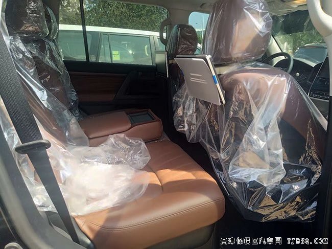 2019款豐田酷路澤4500中東版黑金剛 17輪/天窗現(xiàn)車135萬