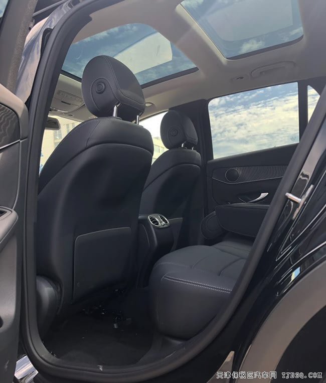 2019款奔馳GLC300墨版 全景天窗/19輪/電尾門現(xiàn)車40.5萬