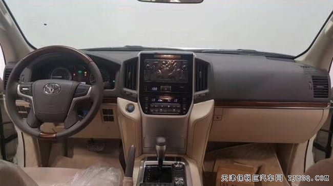 2019款豐田酷路澤4000中東版 7座/天窗/后掛現(xiàn)車65.3萬