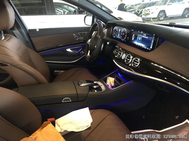 2019款奔馳邁巴赫S560加規(guī)版 4座/小桌板/四座現(xiàn)車258萬