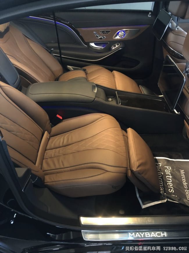 2019款奔馳邁巴赫S560加規(guī)版 4座/小桌板/四座現(xiàn)車258萬