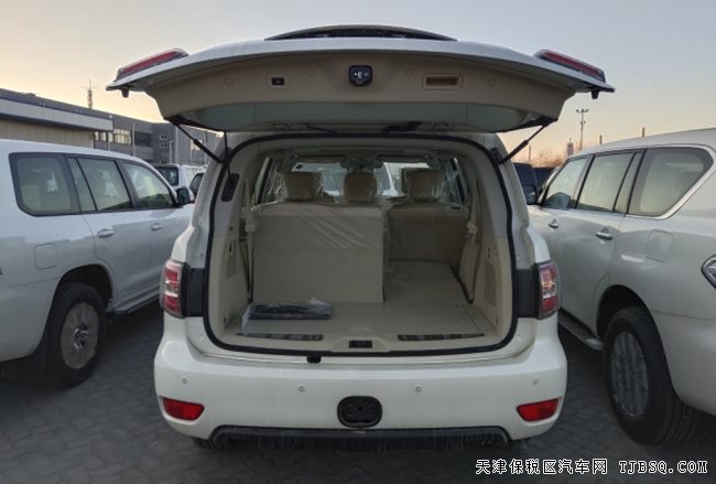 2019款日產(chǎn)途樂Y62中東版 18輪/天窗/7座真皮現(xiàn)車51.5萬
