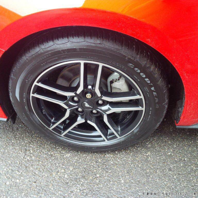 19款福特野馬2.3T加規(guī)版 18熏黑輪/10速/遙啟現(xiàn)車30.8萬(wàn)