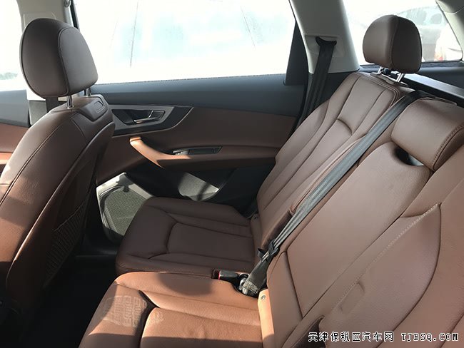 18款?yuàn)W迪Q7墨西哥版 19輪/液晶儀表/全景天窗現(xiàn)車55.5萬(wàn)