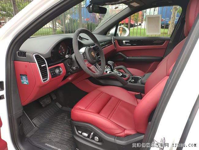 2019款保時捷卡宴3.0T加規(guī)版 小豪華包/19輪現(xiàn)車89.8萬