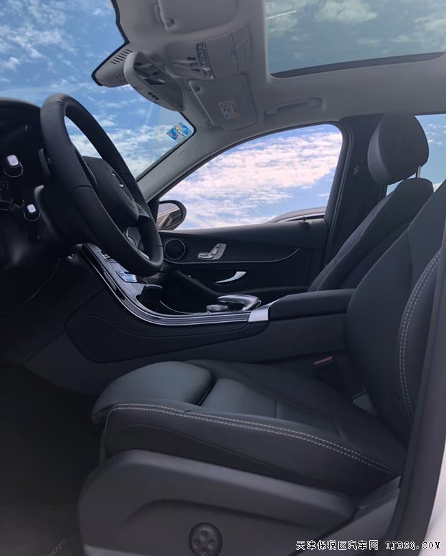 2019款奔馳GLC300墨西哥版 19輪/氙燈/全景天窗現(xiàn)車38萬