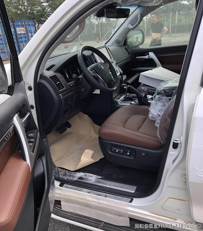 19款豐田蘭德酷路澤5700中東版 現(xiàn)車優(yōu)惠酬賓