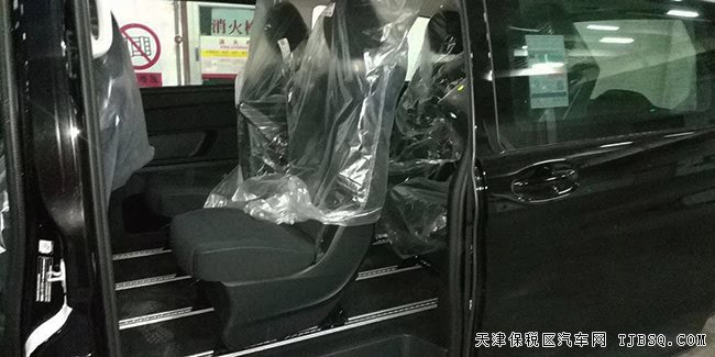 19款奔馳V250中東版 17輪/金屬漆/雙電動門現(xiàn)車43.5萬