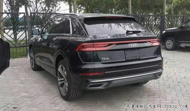2019款?yuàn)W迪Q8加規(guī)版 21輪/全景天窗/矩陣大燈現(xiàn)車87萬