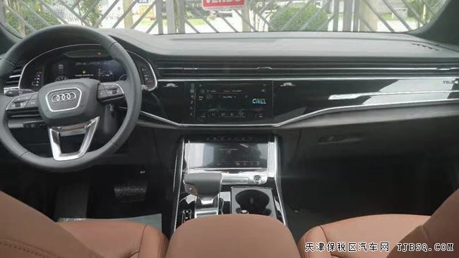 2019款?yuàn)W迪Q8加規(guī)版 21輪/全景天窗/矩陣大燈現(xiàn)車87萬