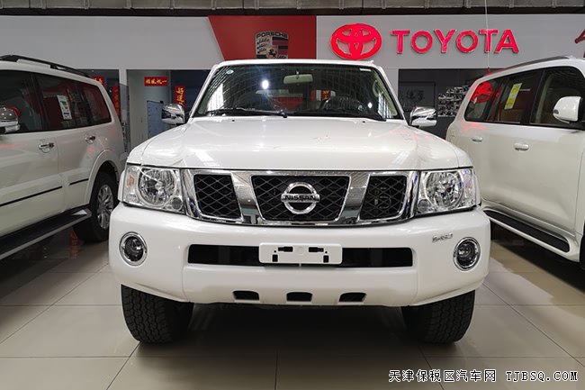 19款日產(chǎn)途樂Y61中東版 16輪/七座/天窗現(xiàn)車58萬優(yōu)惠購