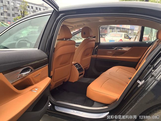 2016款寶馬730中東版 18輪/LED大燈/全景天窗現(xiàn)車59萬