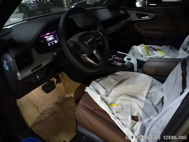 2019款?yuàn)W迪Q7加規(guī)版 金屬漆/七座/20輪/全景現(xiàn)車57.2萬