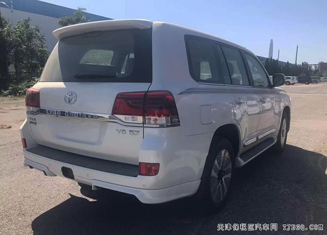 2019款豐田蘭德酷路澤5700中東版 現(xiàn)車魅力呈現(xiàn)