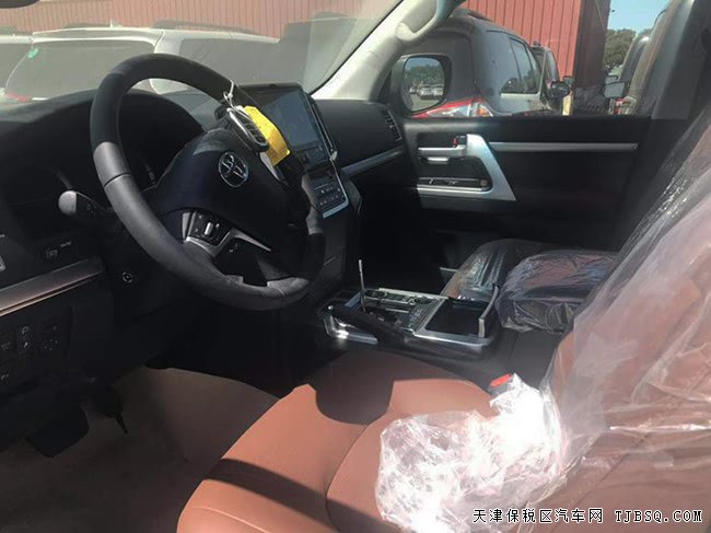 2019款豐田蘭德酷路澤5700中東版 現(xiàn)車魅力呈現(xiàn)