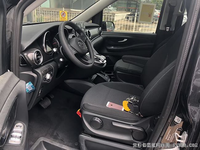 19款奔馳V250中東版 金屬漆/17輪/雙電動門現(xiàn)車44.5萬