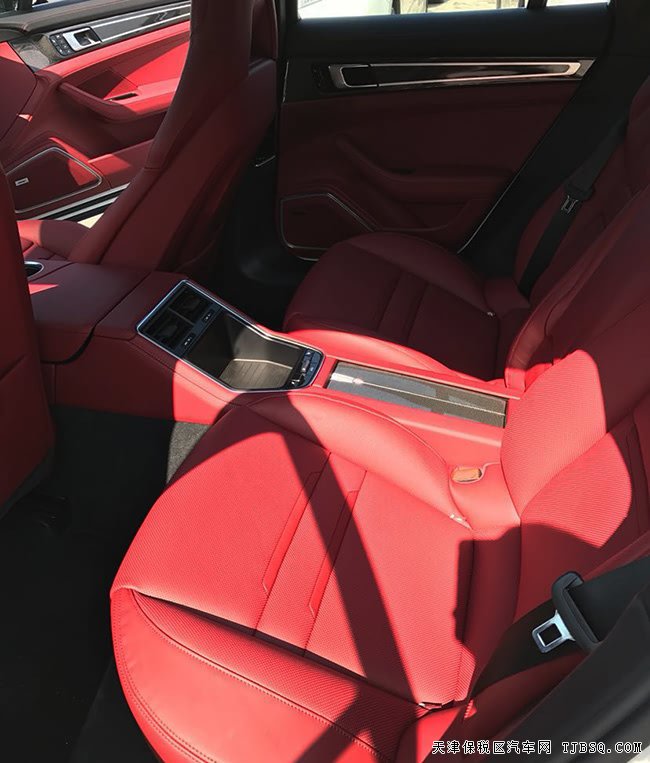 18款保時(shí)捷Panamera4S加規(guī)版 21輪/豪華包現(xiàn)車(chē)126.5萬(wàn)