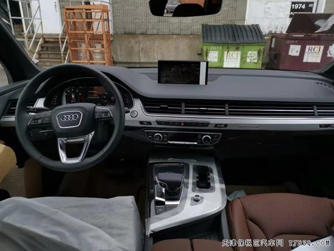 2019款?yuàn)W迪Q7加規(guī)版 S-line包/動(dòng)態(tài)包/21輪現(xiàn)車64.5萬(wàn)