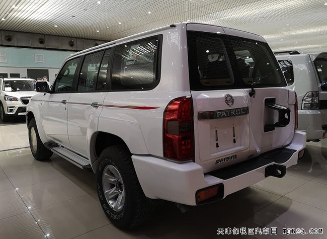 18款日產(chǎn)途樂Y61中東版 16鋁輪/后差速鎖/絞盤現(xiàn)車58萬
