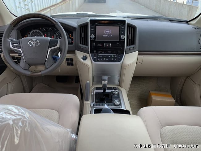 2019款豐田酷路澤4600中東版 18輪/8氣囊/天窗現(xiàn)車90萬