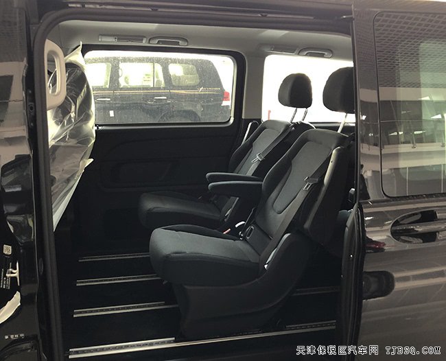 20款奔馳V250中東版 七座手續(xù)/17輪/雙電動(dòng)門現(xiàn)車43萬(wàn)