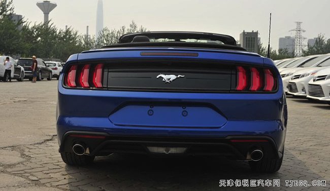 18款福特野馬加規(guī)版P版 平行進口敞篷版現(xiàn)車40.2萬鉅惠