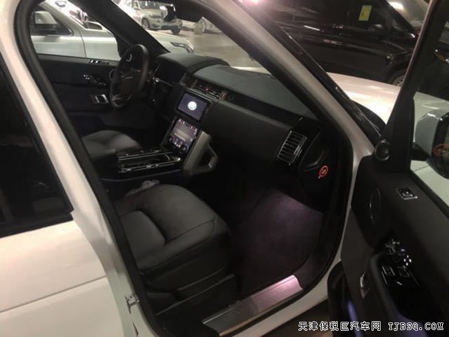 2018款路虎攬勝3.0T皇家一號(hào)加長(zhǎng)版 現(xiàn)車優(yōu)惠促銷