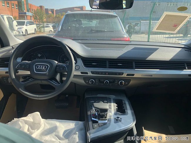 平行進(jìn)口車(chē)19款?yuàn)W迪Q7歐規(guī)版 2.0T現(xiàn)車(chē)惠滿津港