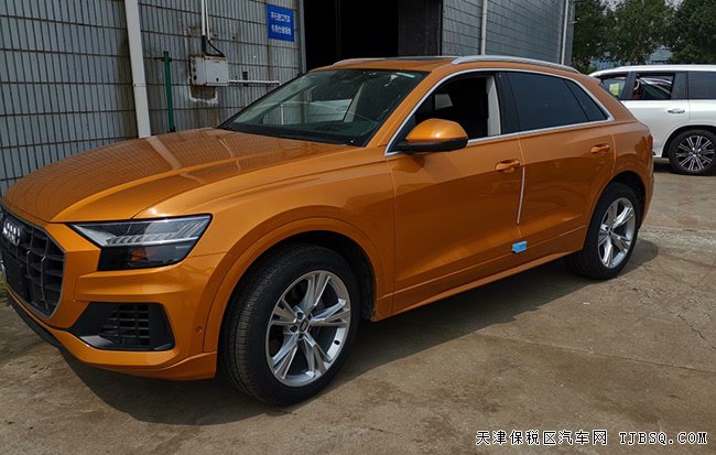 平行進(jìn)口車19款?yuàn)W迪Q7加規(guī)版 天津港現(xiàn)車震撼來襲