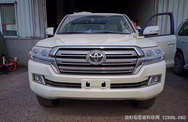 2019款豐田酷路澤4000中東版 18輪/7座/冰箱現(xiàn)車62.5萬