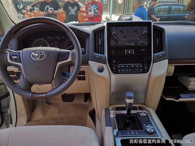 2019款豐田酷路澤4000中東版 18輪/7座/冰箱現(xiàn)車62.5萬