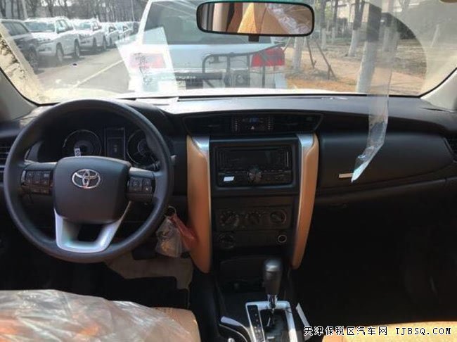 2019款豐田穿越者2700中東版 小霸道現(xiàn)車優(yōu)惠起航