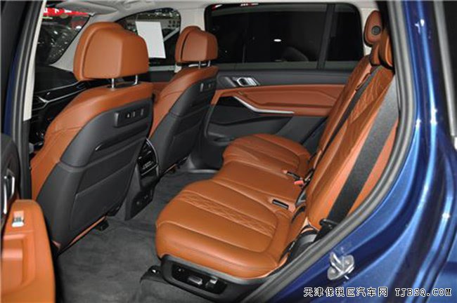 2019款寶馬X7美規(guī)版七座SUV 天津港現(xiàn)車(chē)震撼呈現(xiàn)