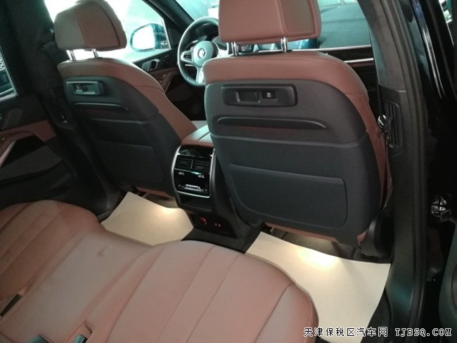 2019款寶馬X7加規(guī)版 22輪/電吸門(mén)/環(huán)影/哈曼現(xiàn)車(chē)104萬(wàn)