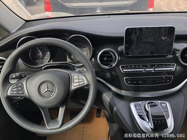 2019款奔馳V250中東版 17輪/舒適懸掛/雙電動(dòng)門現(xiàn)車42萬