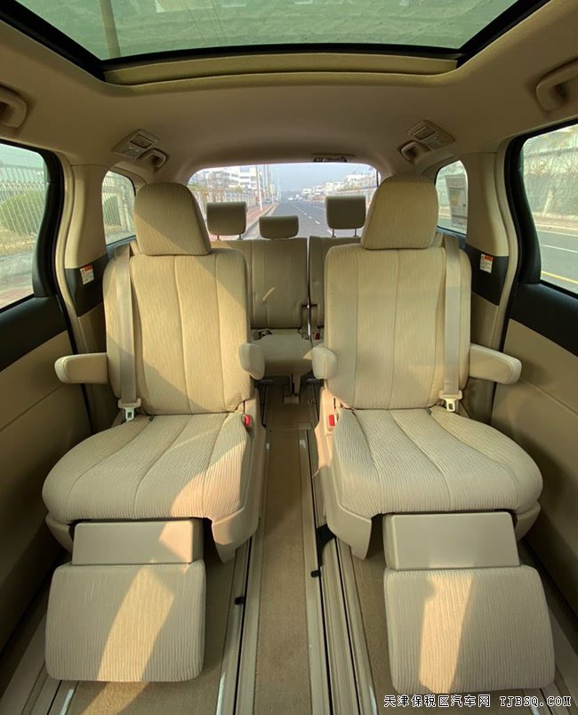2019款豐田普瑞維亞7座中東版 雙天窗/17輪現(xiàn)車33.4萬