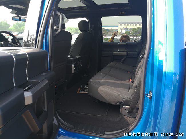 2019款福特F150加規(guī)版 18輪/遙啟/全景天窗現(xiàn)車38萬鉅惠